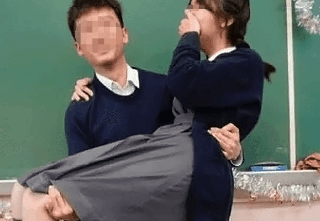남교사가 여학생 '공주님 안기' 번쩍…홍콩 교육당국 조사 착수