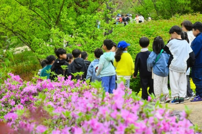 '벌써 여름같네' 주말 전국 맑고 최고 33도 더위…강한 자외선 주의