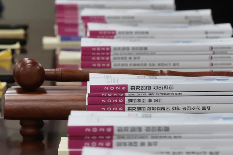 직장인 62% "내년 최저임금 1만2000원 이상 돼야" 월 251만원 수준