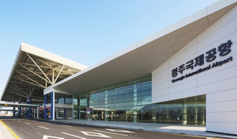 청주공항, 12·29 여객기 참사 후속 정비…활주로 주변 변압기 이전