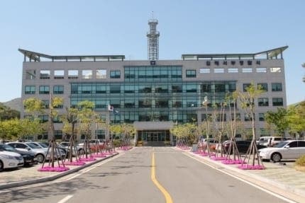 김해 종이박스 공장서 50대 작업자 프레스 기계에 끼여 숨져