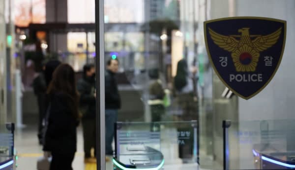 부산 서구서 심야 상점 입구에 불 지른 70대 만취 남성 긴급체포