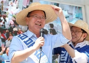 김부겸 '벽치기 유세' vs 추경호 '박근혜 지원'…대구시장 후보, 막판 총력전 돌입