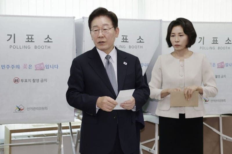 '李대통령 투표지 노출' 논란 확산…시민단체, 중앙선관위원장 등 고발