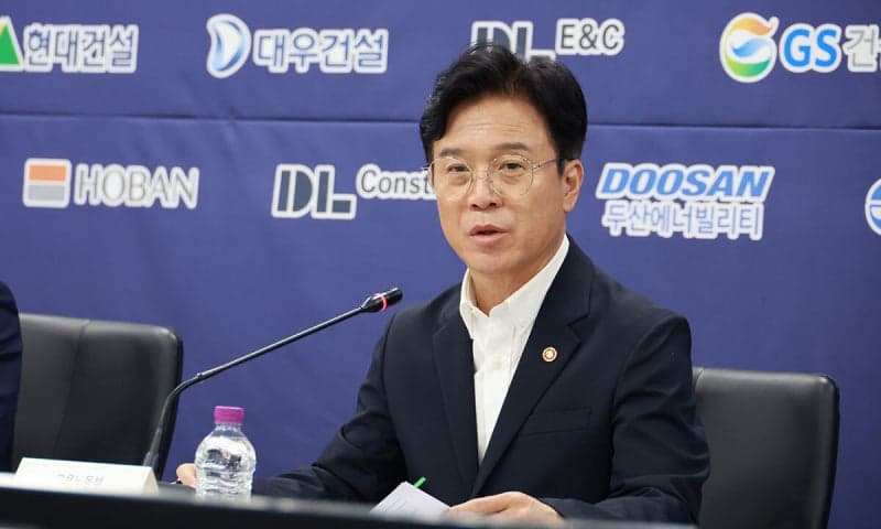 고용장관發 '초과이익' 배분 논란…"공산주의 아냐" vs "반시장적"