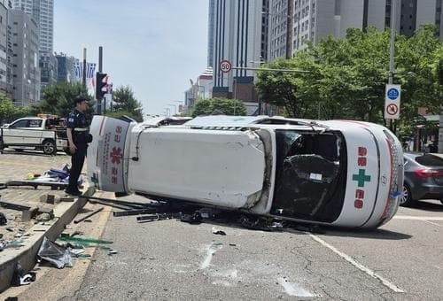 인천서 신호위반 사설구급차, SUV와 충돌…환자 1명 사망·6명 부상