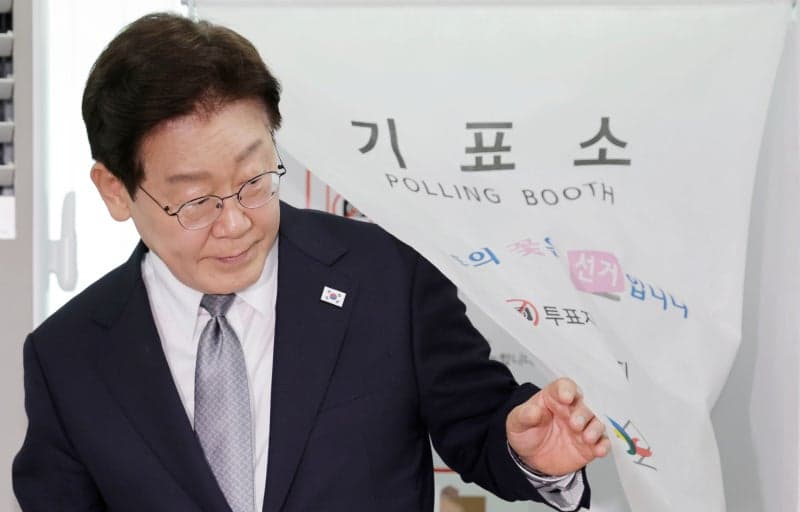 이 대통령 "투표 포기, 권력 남용하는 자에 기회"…野 "대통령, 대놓고 선거운동"