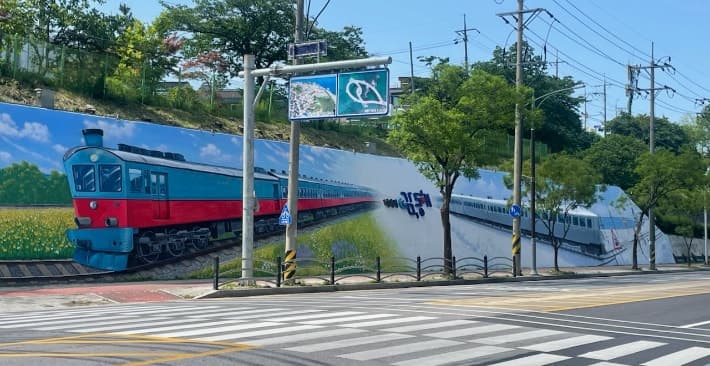 "콘크리트 옹벽이 포토존으로" 동해시, 도민체전 맞아 도시 이미지 새 단장