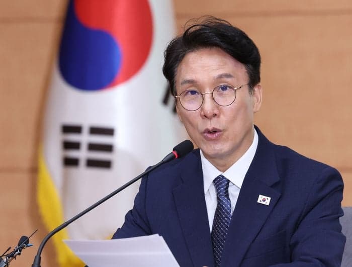 김민석 총리, 한화에어로 폭발 현장 방문…"유가족 지원 소홀함 없도록 정부 책임있게 대응"