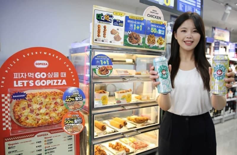 "먹으면서 축구 응원하자"…편의점 3사, 6월 '집관족' 겨냥 치킨·피자 최대 50% 할인
