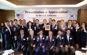 관훈클럽, 미 건국 250주년 맞아 주한 미국대사관에 감사패 수여