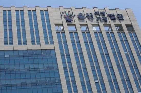 "마음에 안 들어" 외국인 집 창문 깨고 이웃 폭행한 70대, 결국 징역 1년 실형