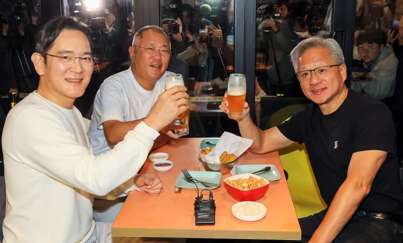 "치맥 사진 아닌 주문서 보라"…젠슨 황 방한, 2차 깐부회동 결론은 '삼전닉스'