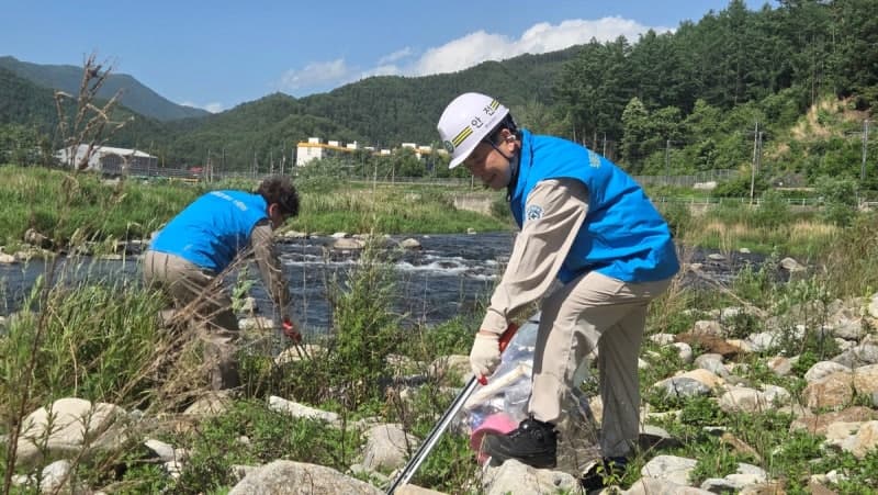 “수달 보금자리 지킨다”…영풍 석포제련소, '세계 수달의 날' 맞아 낙동강 정화활동 펼쳐