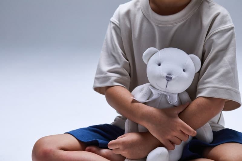 "사진 찍게 일로 와" 귀 당기고 발길질 위협…어린이집 교사들 유죄 확정