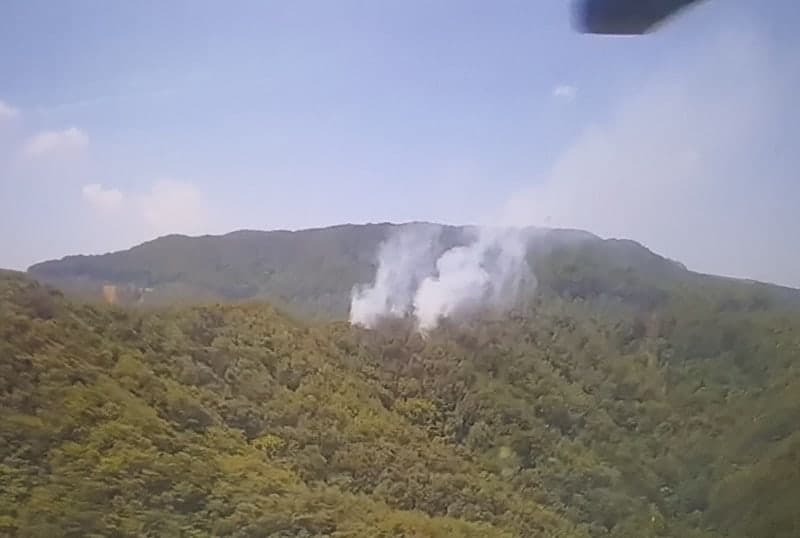 홍천 두촌면 철정리 야산서 산불…헬기 5대 투입 진화 총력