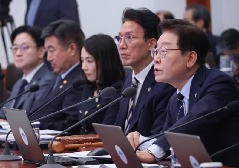 이재명 대통령, 검찰에 “무오류 함정 빠지지 마라…잘못하면 사과하고 취소” 강조
