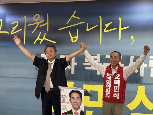 부산 북갑 김성근 무소속 후보 사퇴, 박민식 지지 선언…"팬덤 황폐화 방관 어려워"