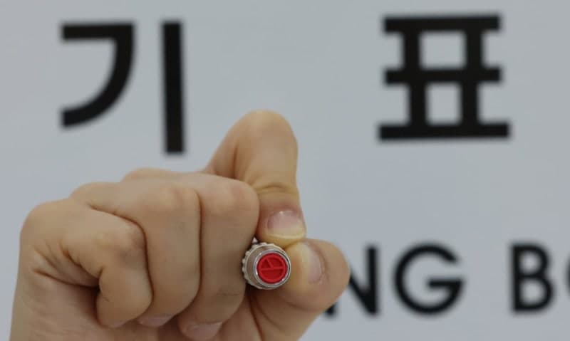 D-1 지방선거, 與박지원 "13대3" vs 野김재원 "최대 11곳 승리"