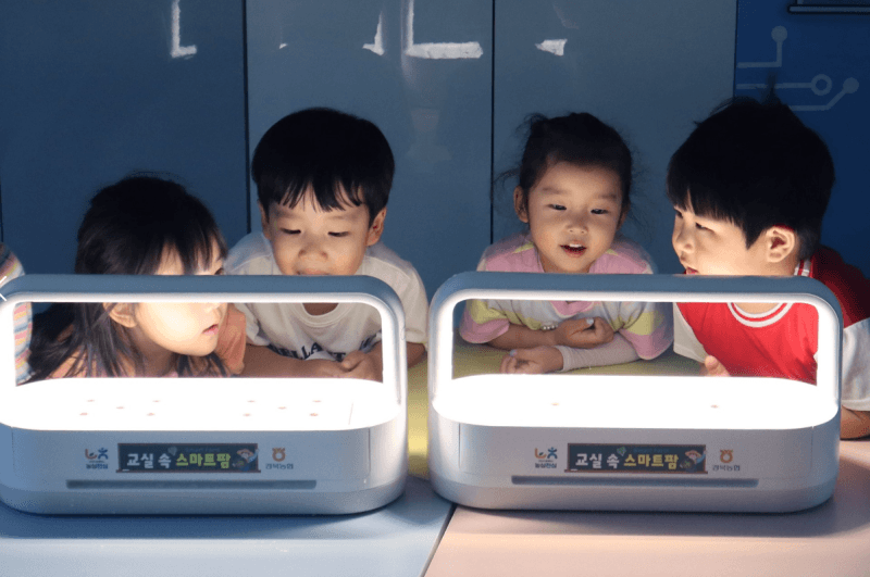 LG전자, "교실 안의 작은 스마트팜" 틔운 미니 440대 경북 초등학교에 지원