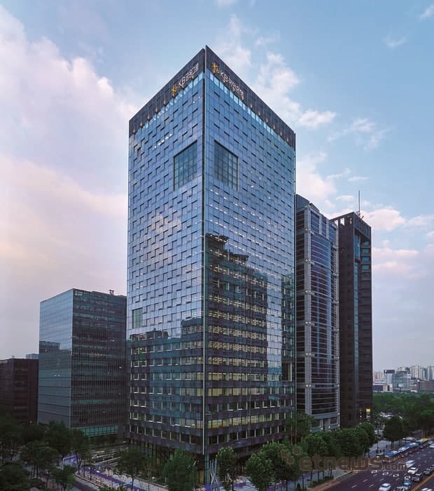 KB금융, 차기 회장 선임 절차 개시…후보 12명으로 압축