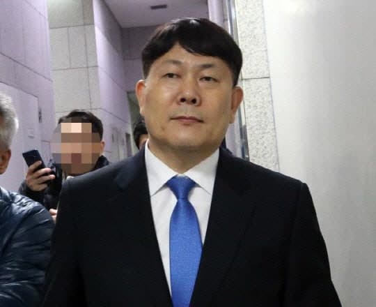 ‘대리점 명의 위장’ 탈세 혐의 타이어뱅크 김정규 회장, 파기환송심서 징역 3년