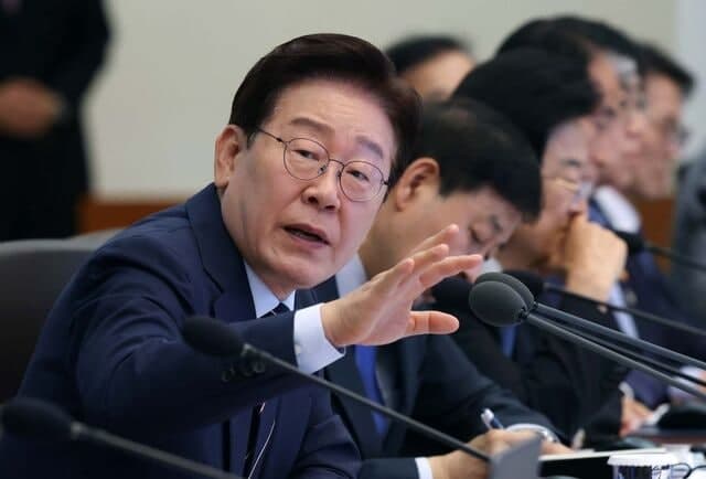 이 대통령 "檢, 잘못하면 사과·취소해야"... 야권 "공소취소 압박" 반발