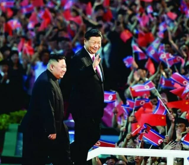 시진핑 방북설 속 중국, 베이징-평양 노선에 대형 항공기 투입…김일성 광장엔 사열대 추정 구조물 설치