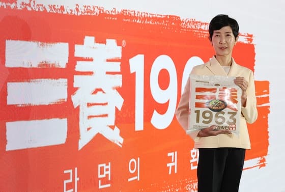 김정수 삼양식품 회장 "시부모님께 우지라면 끓여드리고파" 영상 100만 뷰 돌파