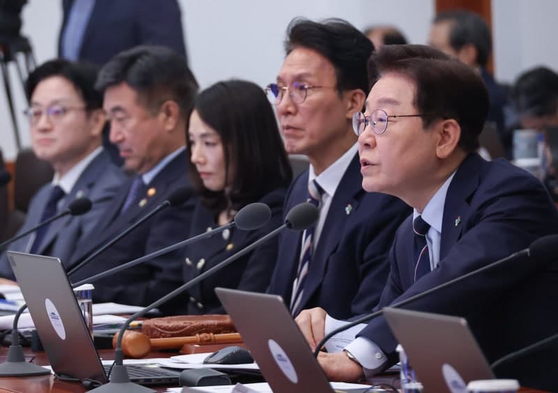 이재명 대통령, 검찰에 "잘못하면 사과·취소해야…무오류 함정 빠지면 안 돼"