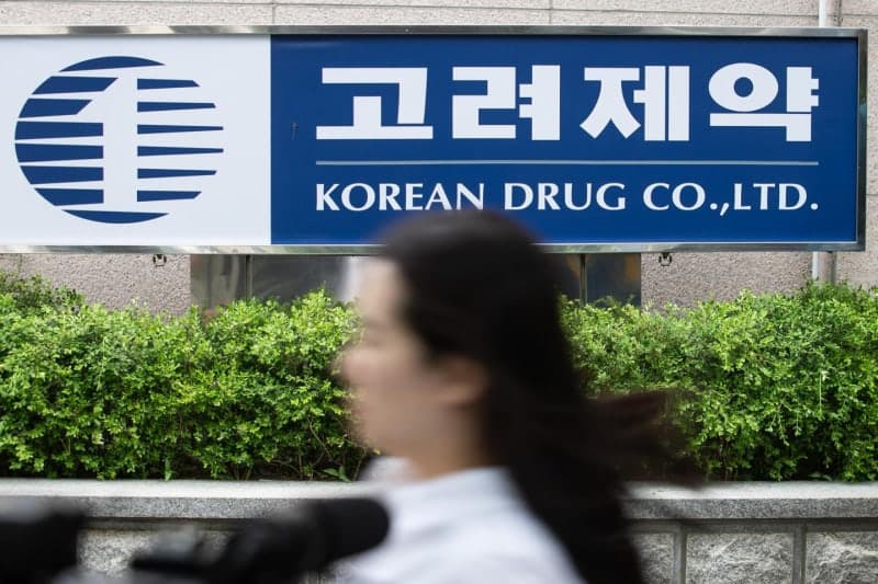 '현금·가전·골프 접대' 고려제약 대표, '불법 리베이트 40억' 횡령 혐의로 징역 3년 실형