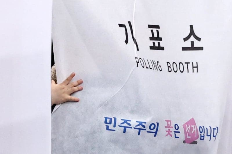 인천 2개 투표소 '투표용지 부족' 초유의 사태…유권자 수십 명 대기 후 투표 마쳐