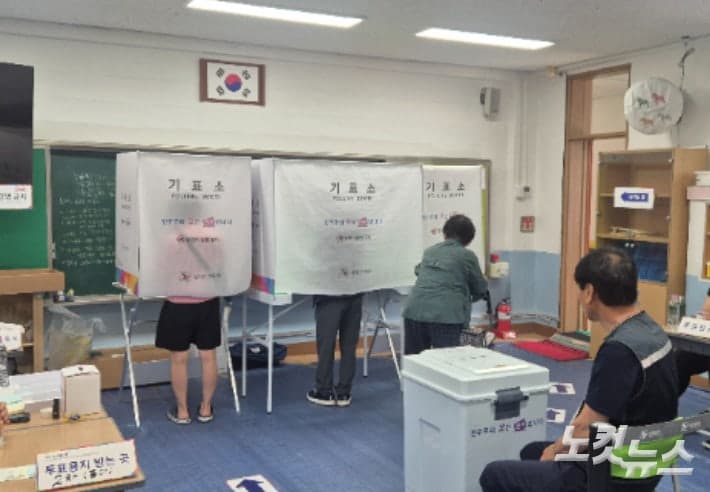"차에 포스터 붙이고 이동" 전북, 투표 관련 신고 10건
