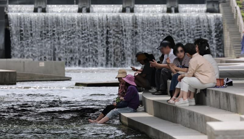 선거날, 낮 최고 32도 '찜통더위'…오후 내륙 곳곳 소나기
