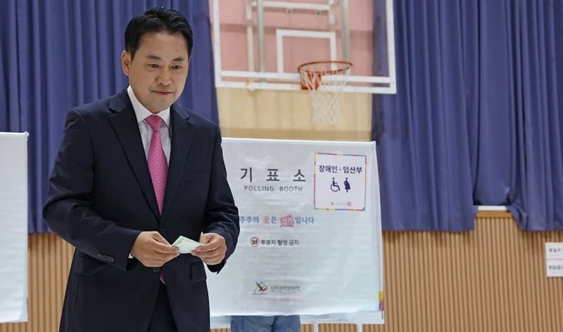 李 대통령 투표 독려 메시지에 장동혁 "최악의 저질에게 지배"…선거 중립 의무 위반 비판