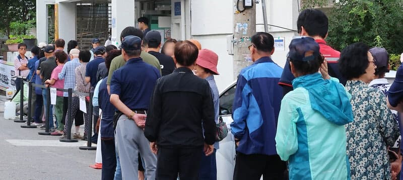 6·3 지방선거 투표소, "투표용지 덜 받았다" 60대 고성에 사무원 폭행까지 혼선 잇따라