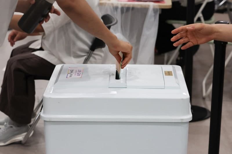 "이재명 정부 1년 성적표"…외신, 한국 지방선거 민주당 우세 전망