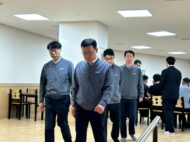 한화에어로 폭발사고 유족들 "지옥불로 집어 넣은 것" 오열…손재일 대표 고개 숙여