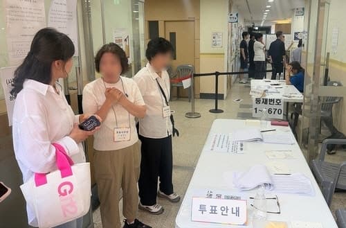 송파구 잠실 투표소 투표용지 부족, 유권자 100여명 대기하며 투표 지연