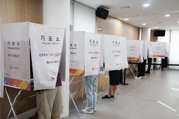송파구 투표용지 부족 소동…선관위 "오후 6시 전 도착시 투표 보장"
