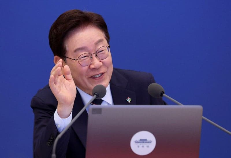 李대통령, '달러 강제매각설' 수사팀에 피자 50판 쐈다…경찰 격려