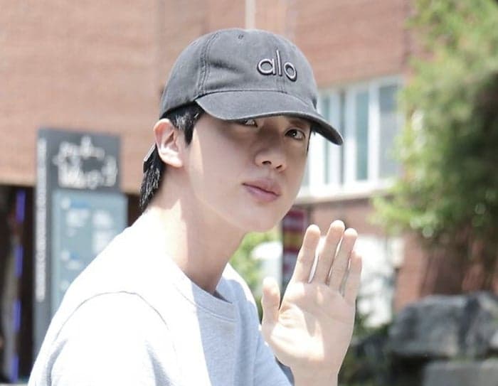 BTS 진부터 생애 첫 투표 아이돌까지 "소중한 한 표 행사" 인증 릴레이