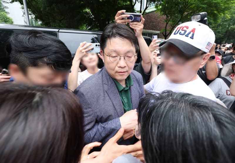 "총알받이로 쓰지 마라" 송파구 공무원, '투표용지 부족' 선관위 저격 "모자란 집단과 일 못 해"