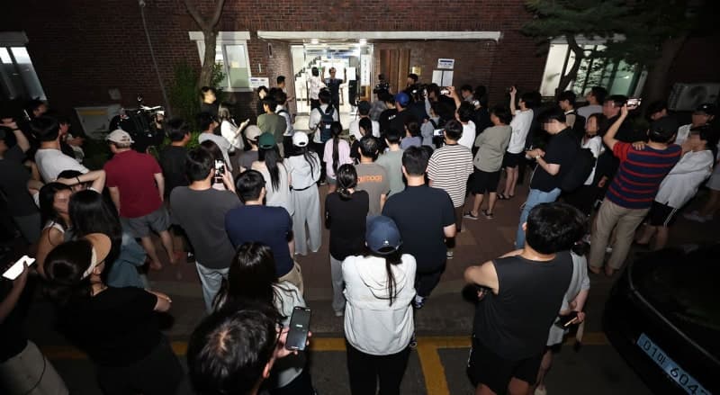 “선거민주주의 모독” 투표용지 부족 사태, 靑 “선관위 책임있는 조치해야”