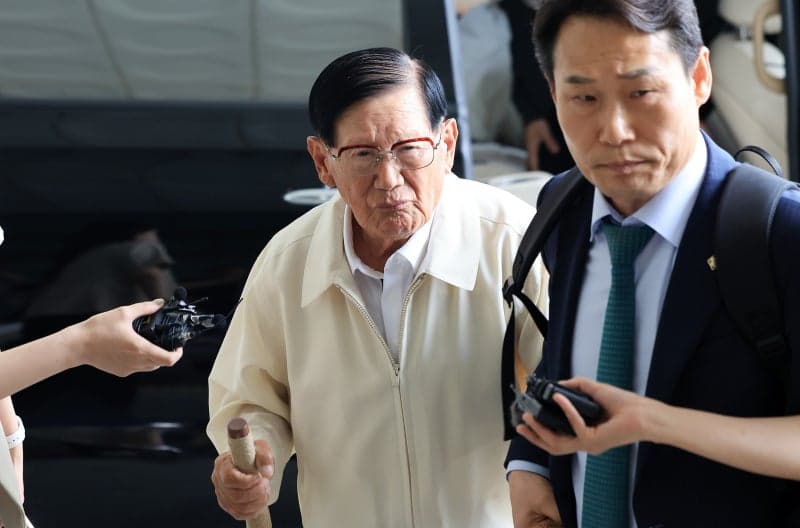 합수본, '국민의힘 집단 입당 의혹' 신천지 이만희 총회장 첫 소환…묵묵부답