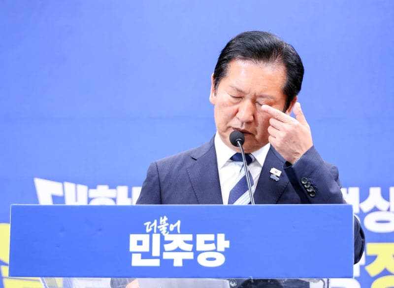 민주당, 12곳 이기고도 서울 패배에 '책임론'…국힘, 서울 수성에도 '흔들리는 리더십'