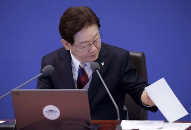 이 대통령, 투표용지 부족 사태에 "매우 큰 유감…책임 물어야"