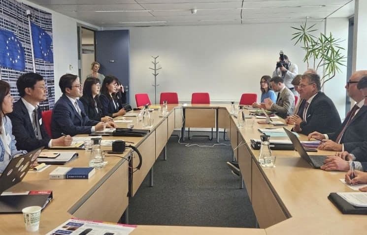 한국·EU 통상수장 면담…여한구, 브뤼셀서 한국산 철강 '우호적 대우' 강력 요청