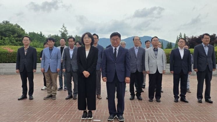 권순기 경남교육감 당선인, 충혼탑 참배로 첫 일정 시작 "신뢰받는 경남교육 만들겠다"
