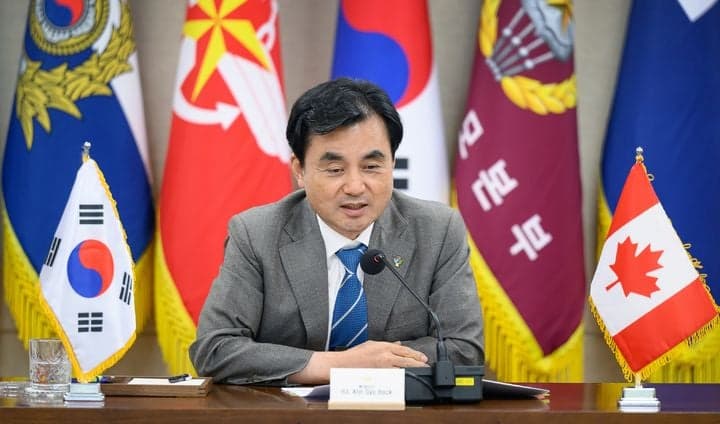 안규백, 캐나다 국방장관과 통화…"잠수함 사업 등 연대 희망"